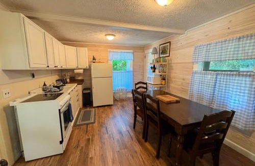 Hendersonville House | Firefly Cottage