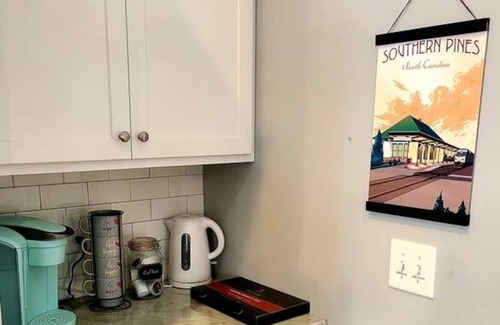 Southern Pines House | Firefly Cottage with Cozy Fire pit, porch swing & King bed in SouthernPines