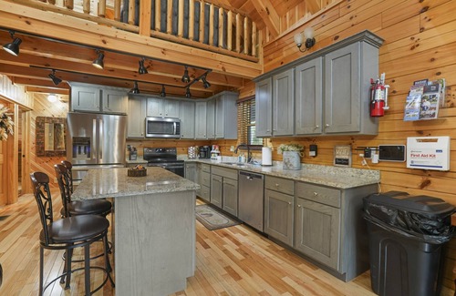Carbon Hill Cabin | Firefly Hollow Lodge | Private Lot | Secluded