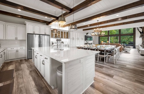 Gatlinburg - Pigeon Forge House | Firefly Mtn Retreat ~ Luxury 4BR Pool Cabin in The Summit at Bluff Mountain