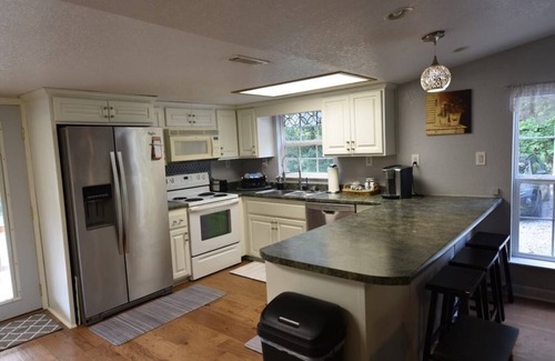 Unaka Cabin | Firefly Retreat~3-bedroom cabin in fabulous Murphy with AC, WiFi.