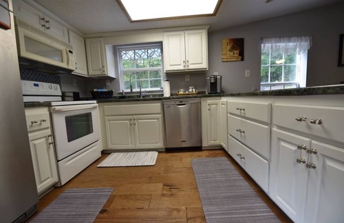Unaka Cabin | Firefly Retreat~3-bedroom cabin in fabulous Murphy with AC, WiFi.