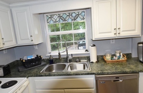 Unaka Cabin | Firefly Retreat~3-bedroom cabin in fabulous Murphy with AC, WiFi.