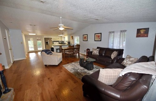 Unaka Cabin | Firefly Retreat~3-bedroom cabin in fabulous Murphy with AC, WiFi.