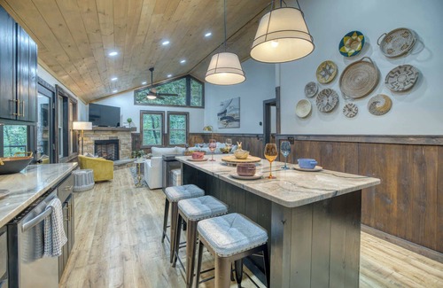 Mineral Bluff Cabin | Firefly Ridge - pets, hot tub, games, fire pit