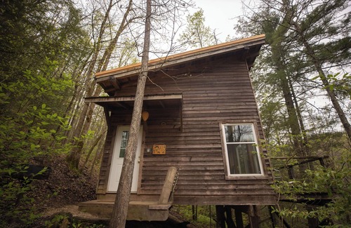 Stanton Cabin | Firefly Suite ~ Quaint Off Grid Cabin