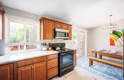 Wayne House | Firepit & 10mins to Speedway - Westside Splendor