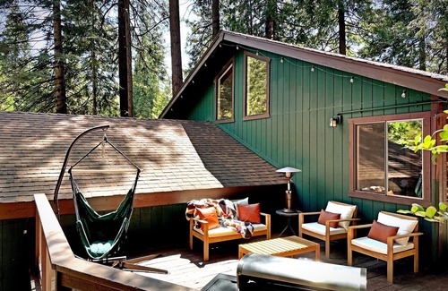 Pollock Pines Cabin | FirePit~Horseshoes~King Bed~Near Lake, Wine, Farms