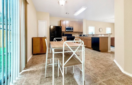 Atascocita House | Firepit Nights Near IAH & Downtown Houston