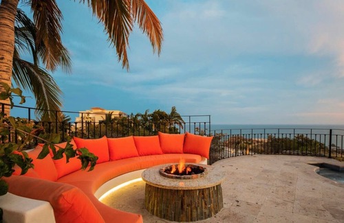Buzzards Villa | Firepit Sunsets, Hot Tub Soaks, BBQ, Ocean Views