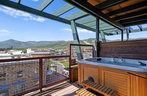 Kimball Junction Condo | Fireplace, Balcony, Private Hot Tub | Top-Floor Views + Central Stay in PC