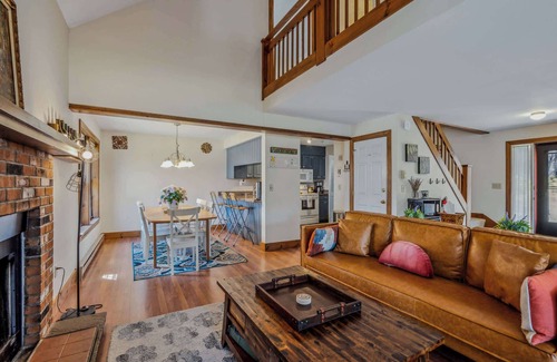 West Hartford Condo | Fireplace, Game Room, Corner Condo - Sugar Hill 3E