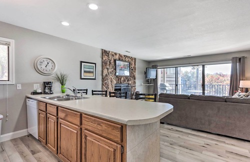 Lake Ozark Condo | Fireplace & Grill: Bright Lake Ozark Condo!