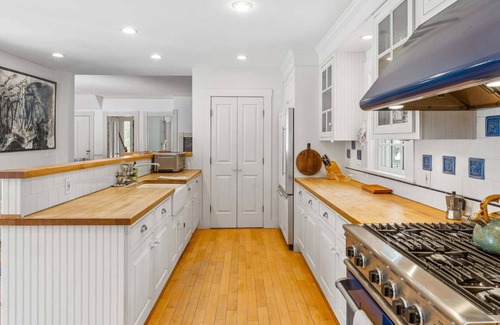 Woodstock House | Fireplace, Library - 21 Mountain Ave, Woodstock*