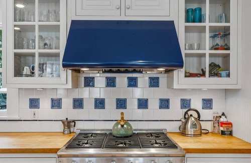 Woodstock House | Fireplace, Library - 21 Mountain Ave, Woodstock*