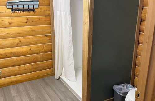Tok Cabin | Fireweed Cabin-Modern Comfort in the Last Frontier (For families or casual travelers)