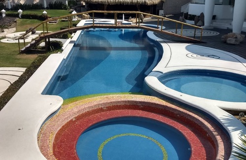 La Punta House | First Class Executive Retreat, Staff of Five, Sleeps up to 12