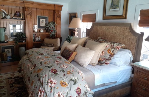 Old Northwood Cottage | First Class Accommodations in West Palm Beach Florida - Unit Number #1