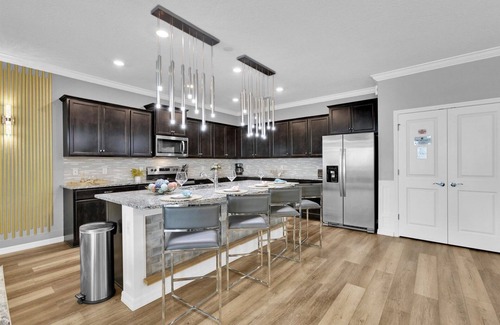 Davenport House | First Class Designer Home - Sleeps 27- Fab Games Room - Close to Disney