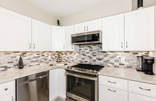 Marco Island Condo | First-floor, 1/1, Old Marco unit with a fishing pier