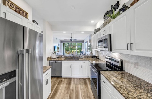 Naples Condo | FIRST FLOOR 3/2, GOLF, POOL, TENNIS, BEAUTIFULLY REMODELED CLOSE TO BEACHES