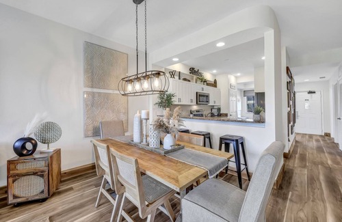 Naples Condo | FIRST FLOOR 3/2, GOLF, POOL, TENNIS, BEAUTIFULLY REMODELED CLOSE TO BEACHES
