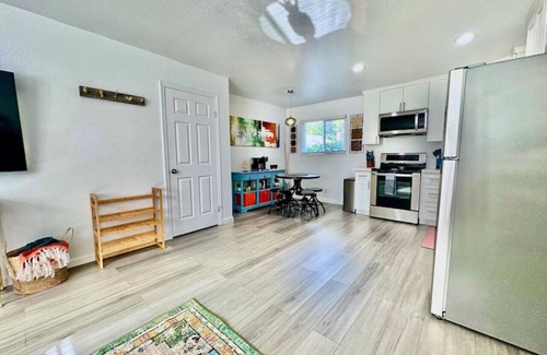 Downtown Sacramento Apartment | First floor gated, central & remodeled apartment