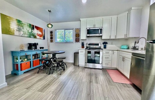 Downtown Sacramento Apartment | First floor gated, central & remodeled apartment