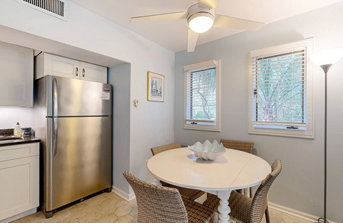 West Beach Village Villa | First floor ocean area condo with sunroom/Free WiFi - close to the beach/park