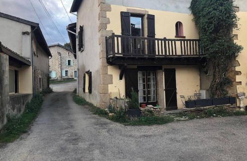 Lesparrou House | First floor of a house in a small hamlet