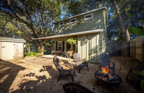 New Braunfels Apartment | First Floor of River Haven Guest House w/Hot Tub by Gruene!