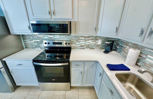Atlantic Beach Condo | First Floor, Pet-friendly, Steps to Beach! - Oceanside Oasis
