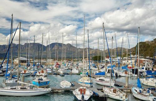 Gordons Bay Central Apartment | First Group Cape Gordonia