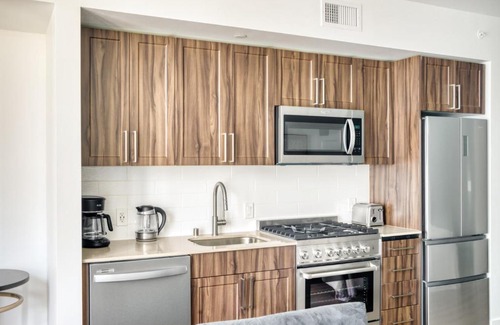 Downtown Seattle Apartment | First Hill Studio w Gym Coworking SEA-447