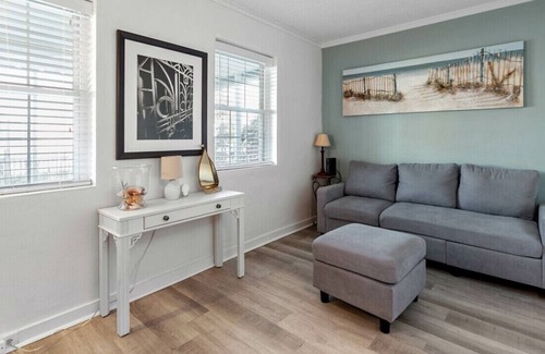 Lanark Village Cottage | Fish, Boat, Play with a cute comfy place to stay!