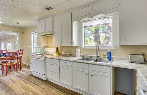 Lakeview  Jefferson County Apartment | Fish & Explore: Port Arthur Apt Near Sabine Lake!