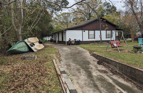 Russellville House | Fish house on canal at lake Moultrie sc private landing