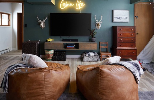 Grand Lake Cabin | Fish In Your Own Private Pond, Soak In Our Hot Tub, and Relax in Luxury