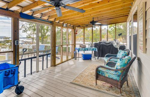 Lake Waccamaw House | Fish, Swim and Grill Lakefront Carolina Home!