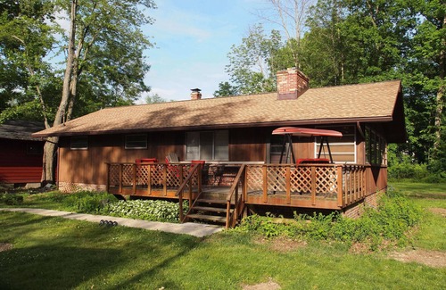 Gloria Glens Park House | Fish, Swim, Or Boat On Ohio's Largest Natural Lake. Super Affordable 3 Br