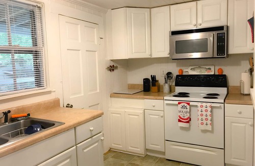 Morehead City House | Fish Tails Cottage walk to the Promise Land Downtown Morehead Waterfront