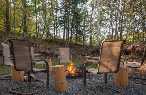 Hayward House | Fish The Famous Chippewa Flowage - Pontoon Rentals Available!
