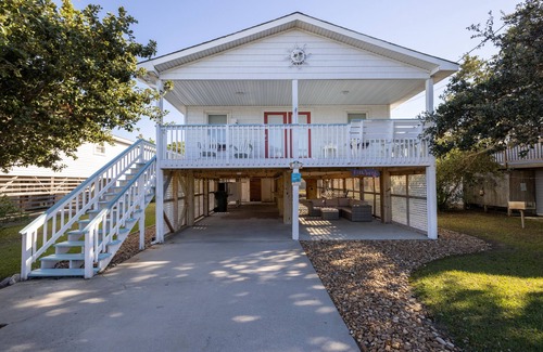 Nags Head Cottage | Fish Wish Cottage (MP 10): Centrally Located to Everything OBX!
