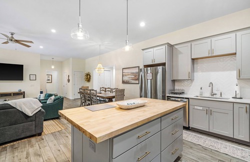 Port Royal House | Fishcamp on 14th - Renovated & Walkable in Port Royal w/Pool