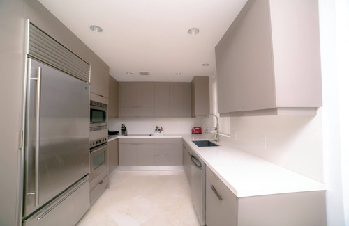 Miami Beach Apartment | Fisher Island - Charming 2-bedroom apartment in welcoming Miami Beach, AC, WiFi