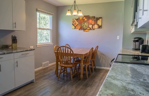 Berrien Springs House | Fisher's Fancy l Near the river & in house games!