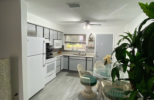 Caloosahatchee House | Fisherman/boaters/jet skis. Waterfront. Downtown. Close to everything!