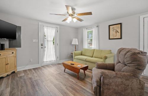 Chincoteague House | Fisherman's Cottage - Charming cottage close to town!