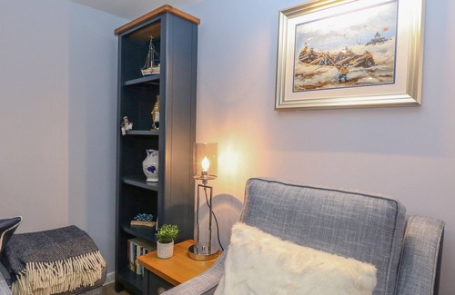 Caister-on-Sea Cottage | FISHERMAN'S COTTAGE, with a garden in Caister-On-Sea
