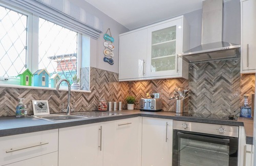 Caister-on-Sea Cottage | FISHERMAN'S COTTAGE, with a garden in Caister-On-Sea